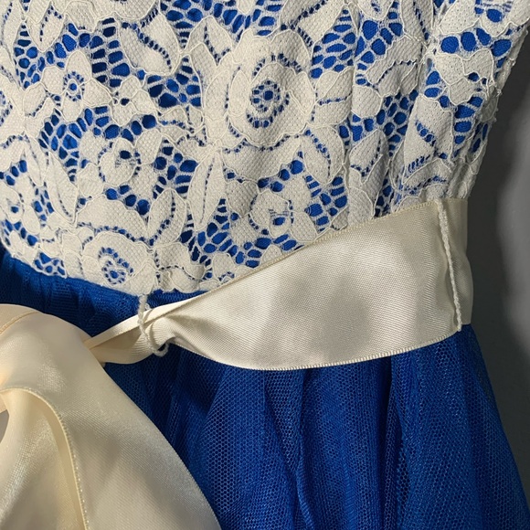 Girls Rare Editions Size 12 in Cream and Royal Blue. - Picture 2 of 7